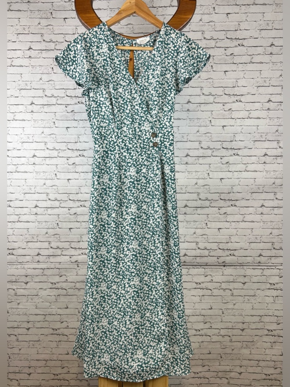 Sienna Sky | Green Floral v neck Dress size XS